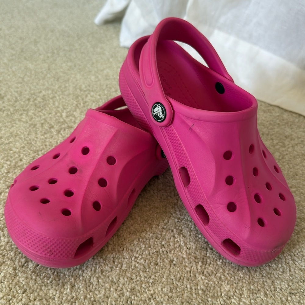 🩷CROCS Kids Bright Pink Sz J1🩷